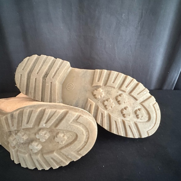 Women's Tan Lace-Up Boots 6.5 - Picture 7 of 8